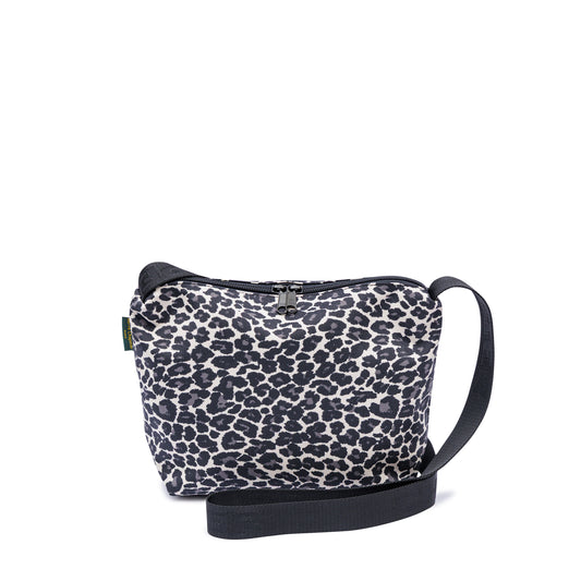 エルベシャプリエ Herve Chapelier 1752FJQ (ナイロンスクエアショルダーバッグM　パンサー　ロゴ入りストラップ）