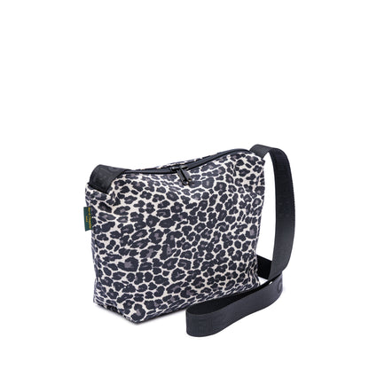 エルベシャプリエ Herve Chapelier 1752FJQ (ナイロンスクエアショルダーバッグM　パンサー　ロゴ入りストラップ）